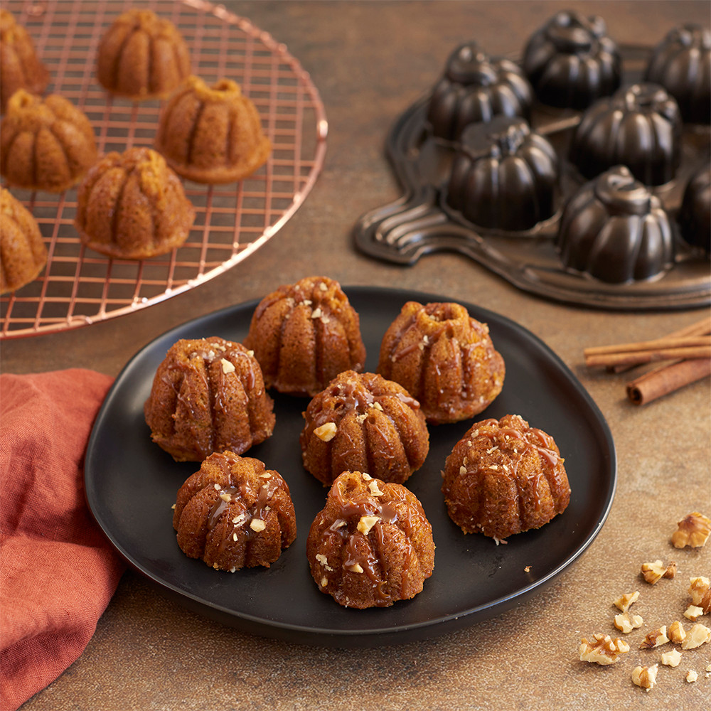 Lil' Pumpkin Cakelets PanLil' Pumpkin Cakelets Pan - Image 6