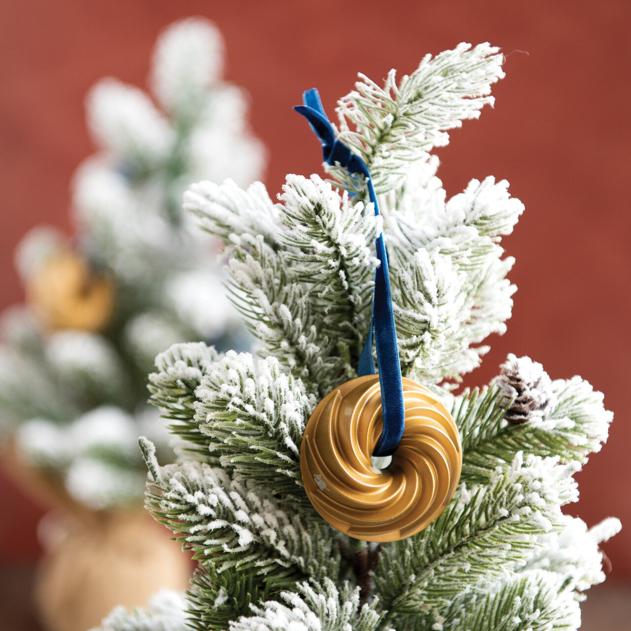 Set of 2 Collectible Ornaments, Heritage Bundt®Set of 2 Collectible Ornaments, Heritage Bundt® - Image 5