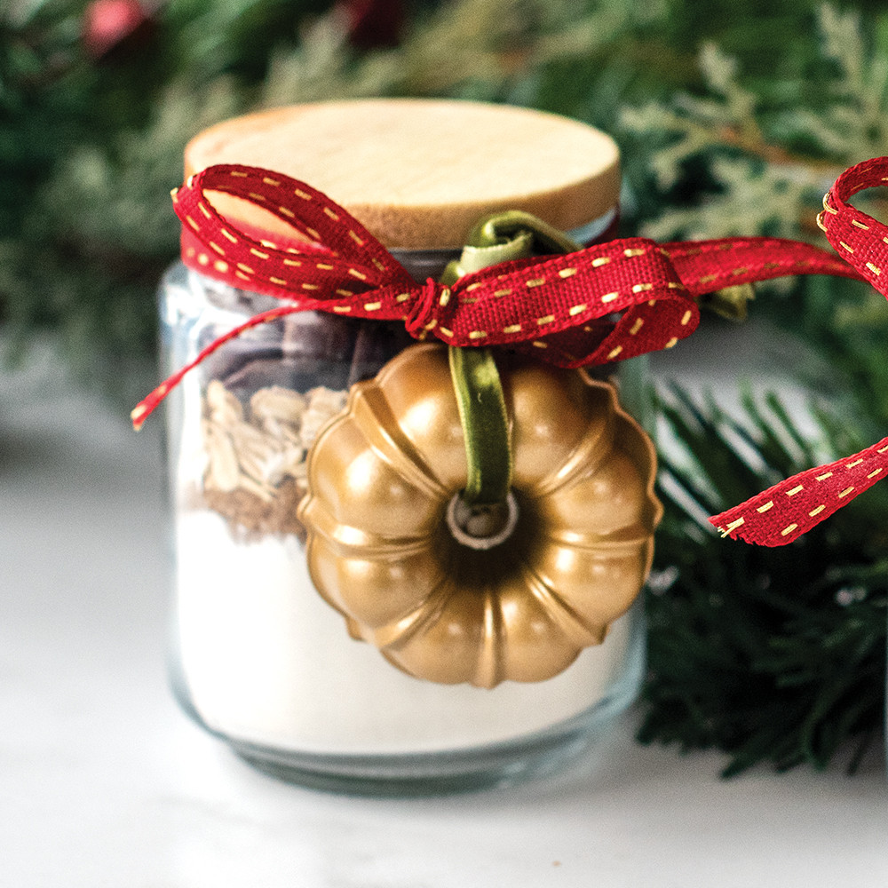 Set of 2 Gold Collectible Cast Ornaments, Classic and Heritage Bundt®Set of 2 Gold Collectible Cast Ornaments, Classic and Heritage Bundt® - Image 3
