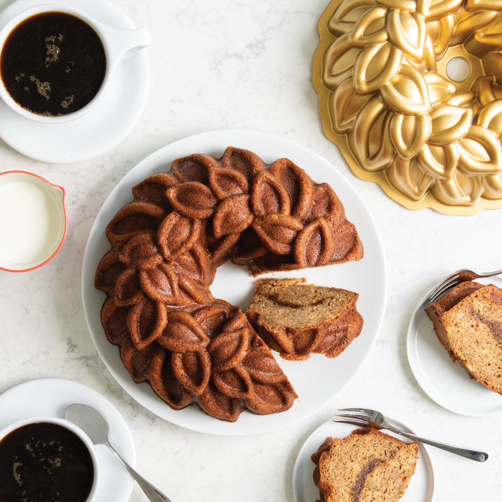 Laurel Wreath Bundt® PanLaurel Wreath Bundt® Pan - Image 6