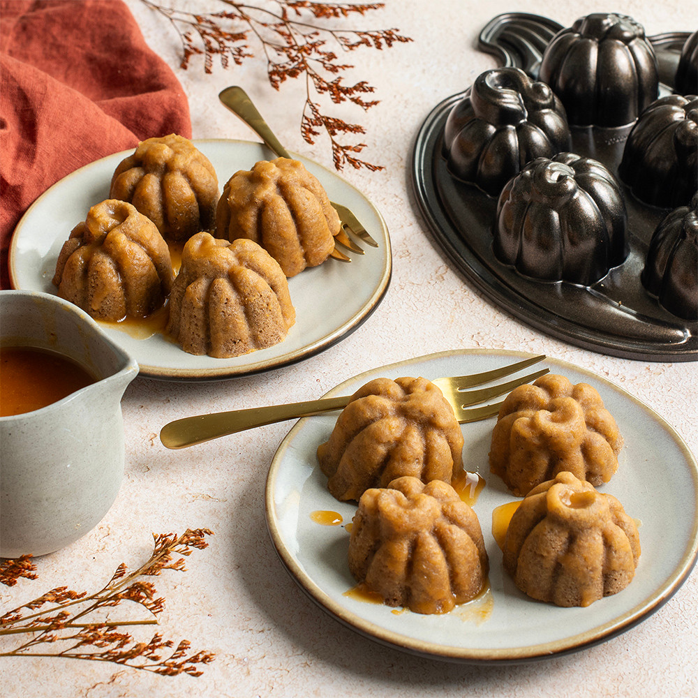 Lil' Pumpkin Cakelets PanLil' Pumpkin Cakelets Pan - Image 3
