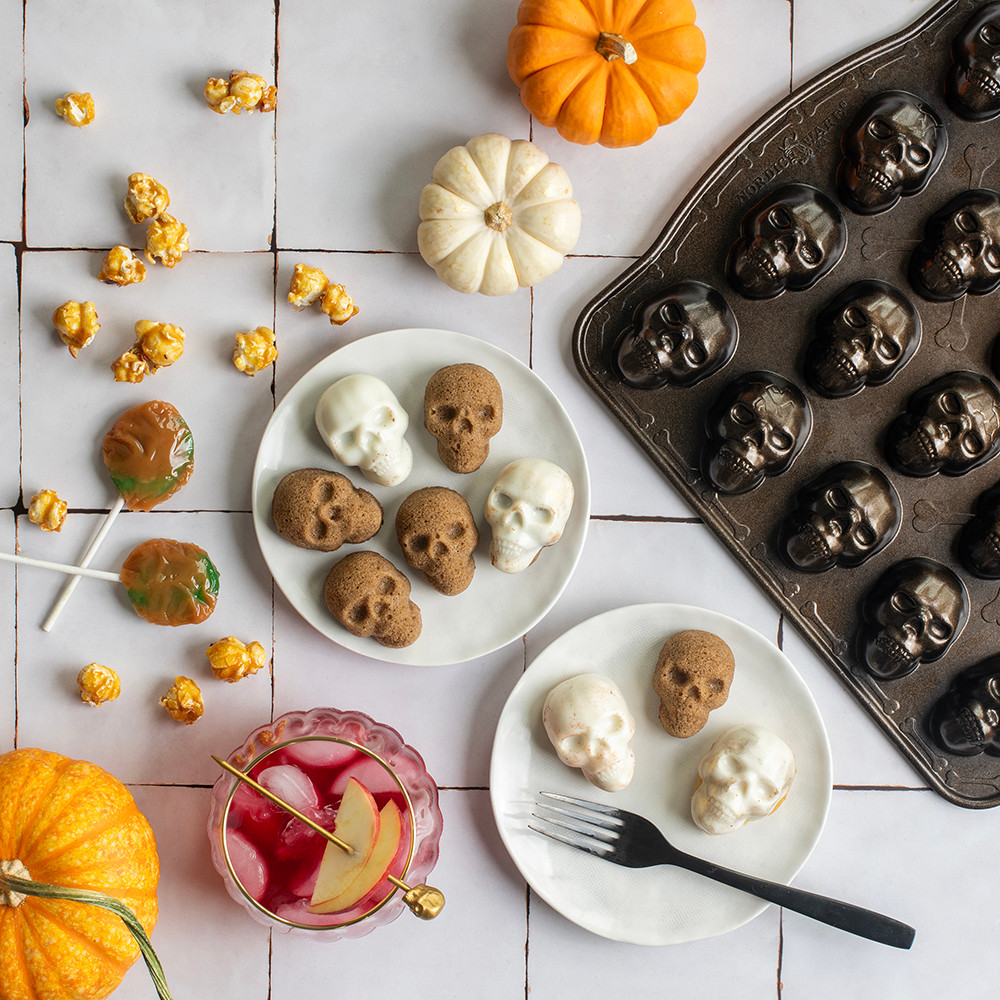 Skull Bites Cakelet PanSkull Bites Cakelet Pan - Image 3