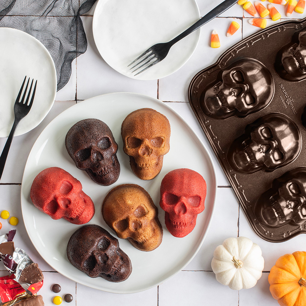 Haunted Skull Cakelet PanHaunted Skull Cakelet Pan - Image 7