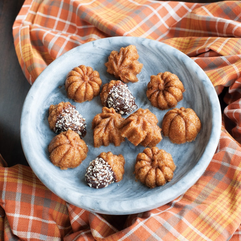 Autumn Delights Cakelet PanAutumn Delights Cakelet Pan - Image 8