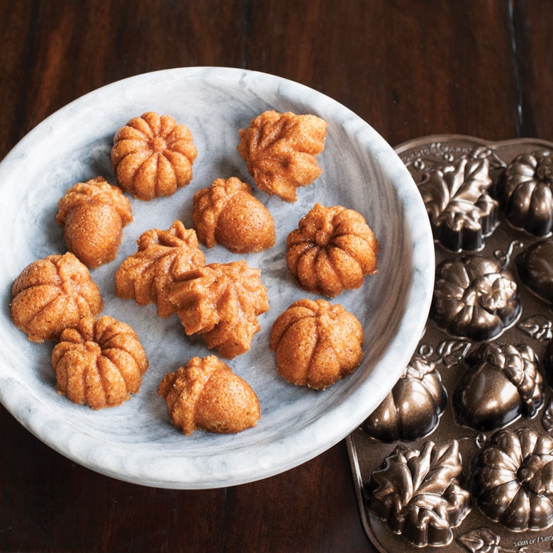 Autumn Delights Cakelet PanAutumn Delights Cakelet Pan - Image 7