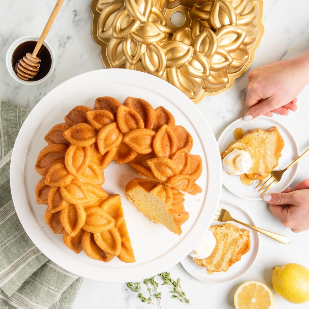 Laurel Wreath Bundt® PanLaurel Wreath Bundt® Pan - Image 9