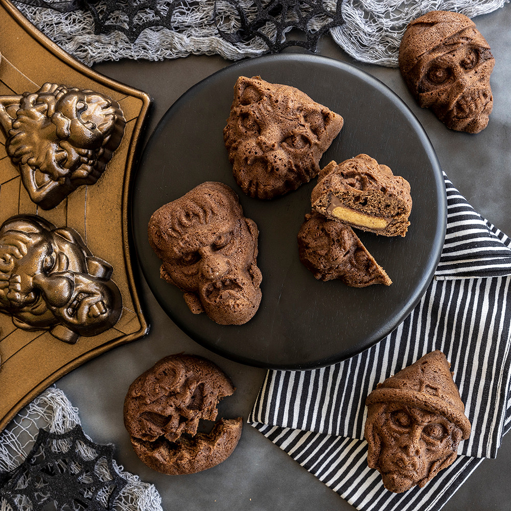 Monster Mask Cakelet PanMonster Mask Cakelet Pan - Image 6