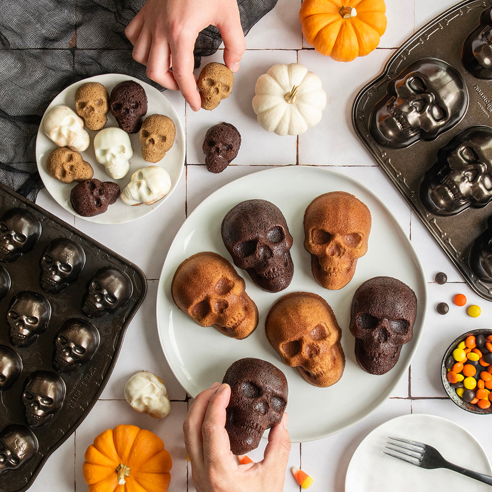 Haunted Skull Cakelet PanHaunted Skull Cakelet Pan - Image 6