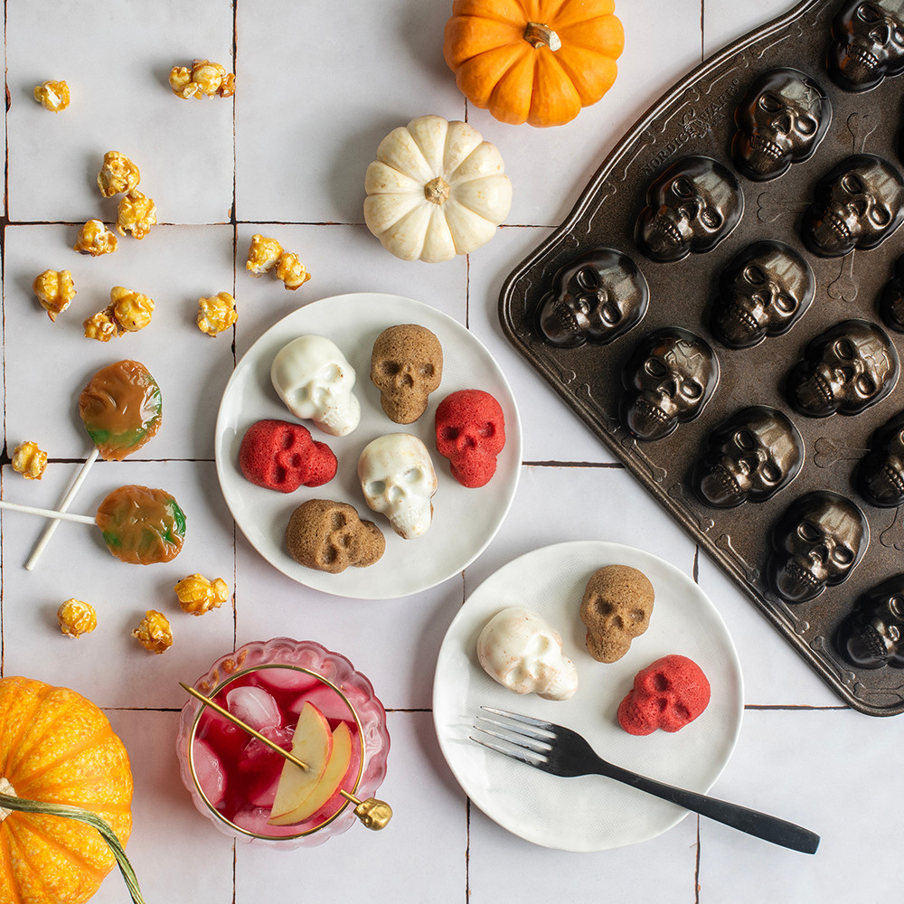 Skull Bites Cakelet PanSkull Bites Cakelet Pan - Image 2