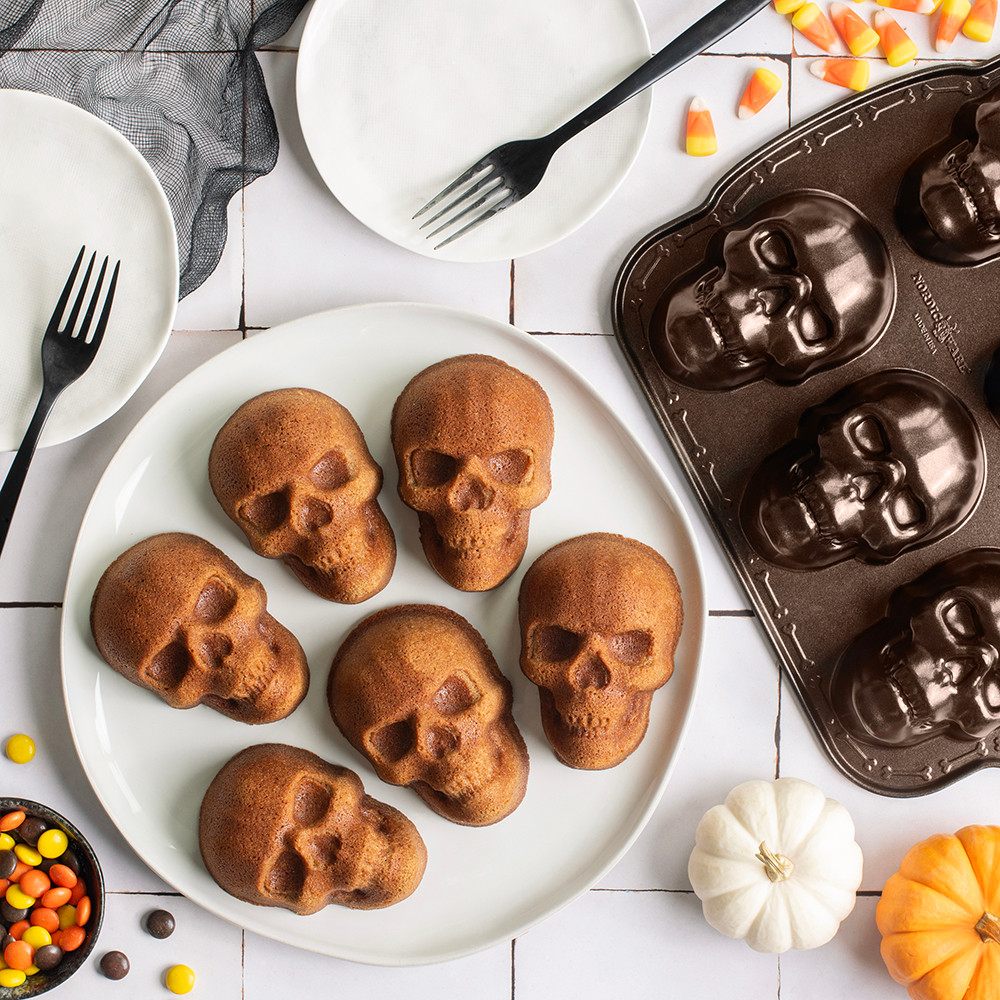 Haunted Skull Cakelet PanHaunted Skull Cakelet Pan - Image 2