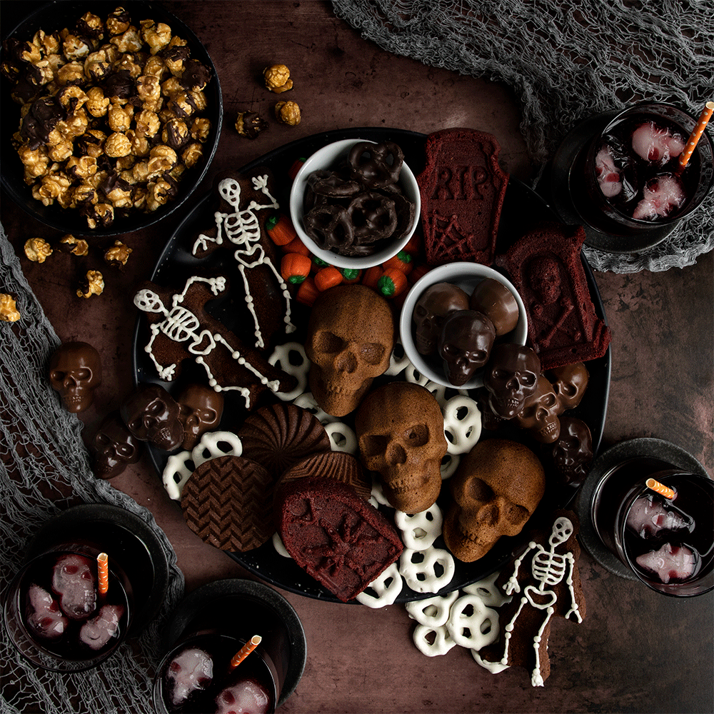 Skull Bites Cakelet PanSkull Bites Cakelet Pan - Image 9