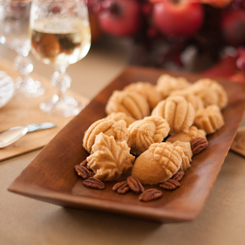 Autumn Cakelet PanAutumn Cakelet Pan - Image 3
