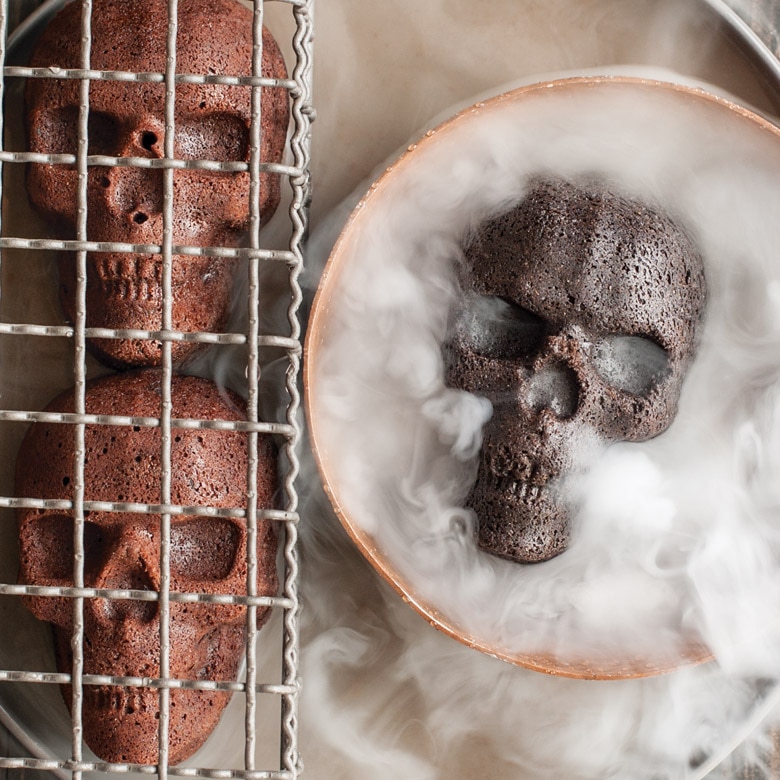 Haunted Skull Cakelet PanHaunted Skull Cakelet Pan - Image 10