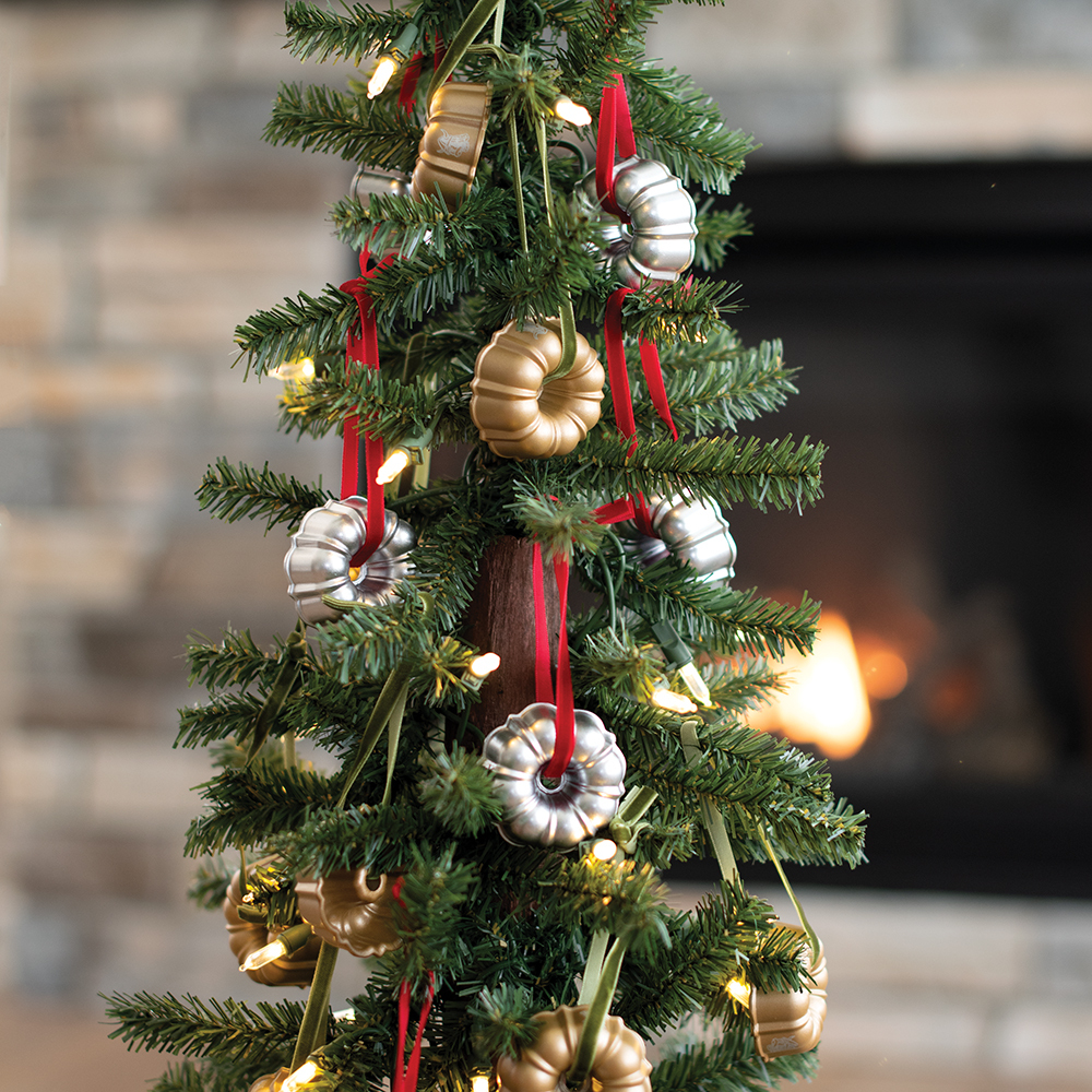 Set of 2 Collectible Cast Ornaments, Classic Bundt®Set of 2 Collectible Cast Ornaments, Classic Bundt® - Image 3