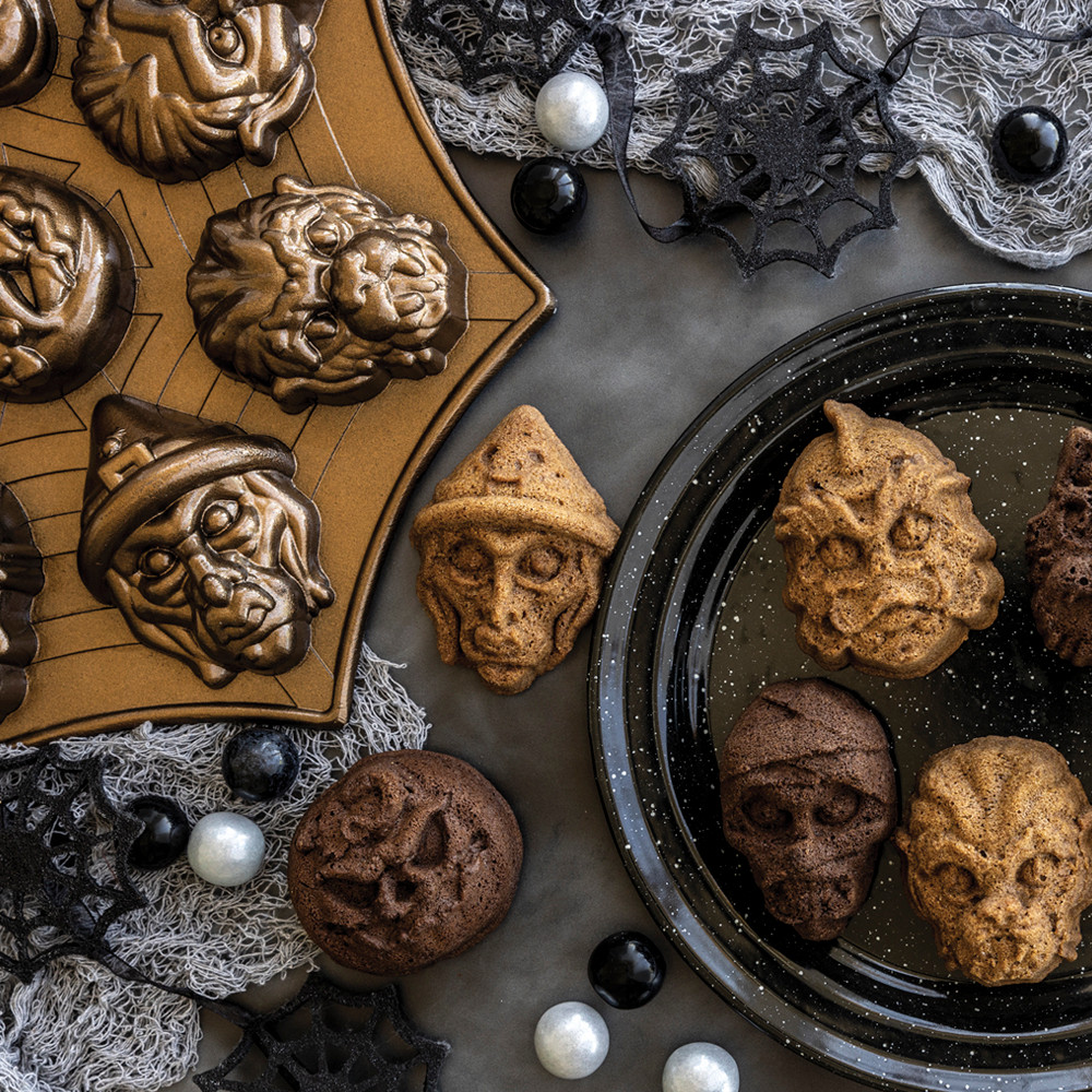 Monster Mask Cakelet PanMonster Mask Cakelet Pan - Image 7