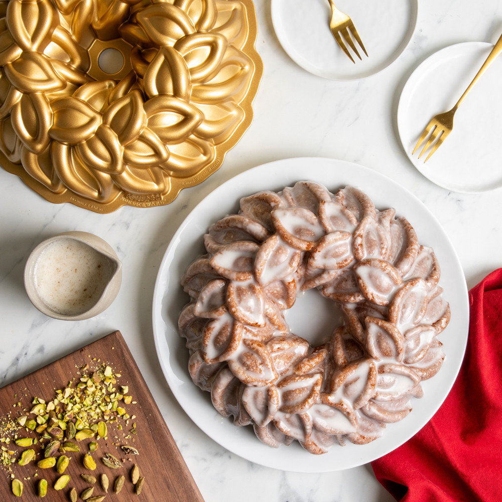 Laurel Wreath Bundt® PanLaurel Wreath Bundt® Pan - Image 4