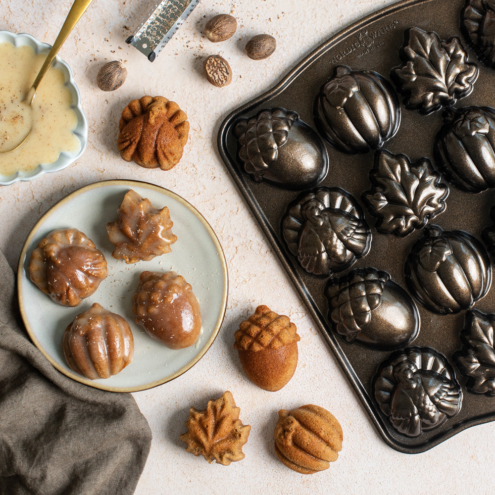 Autumn Cakelet PanAutumn Cakelet Pan - Image 4