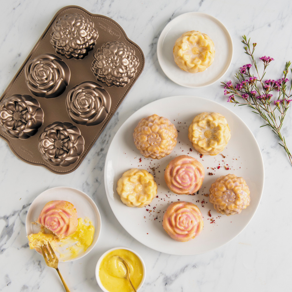 Floral Cakelet PanFloral Cakelet Pan - Image 3