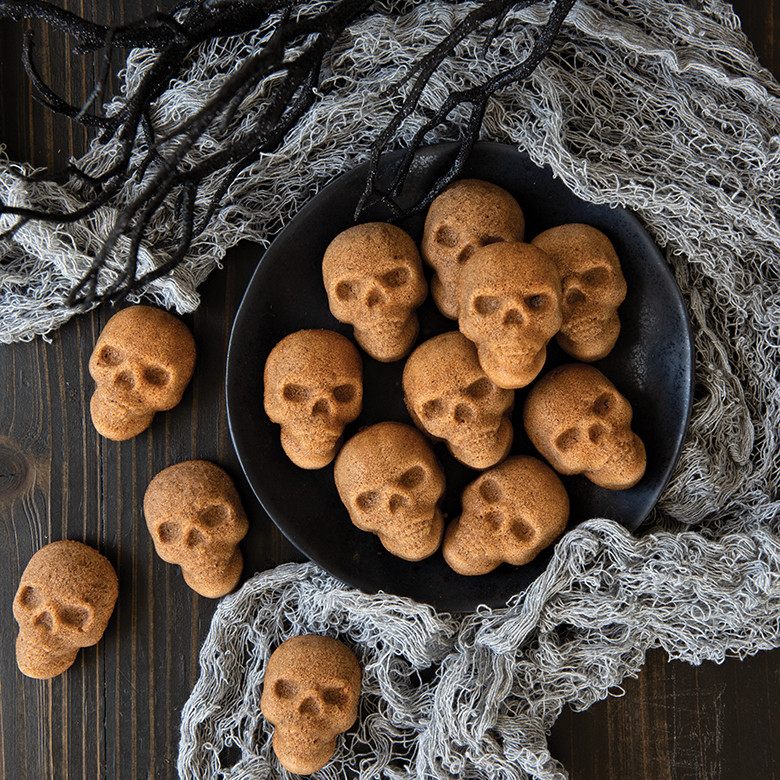 Skull Bites Cakelet PanSkull Bites Cakelet Pan - Image 6