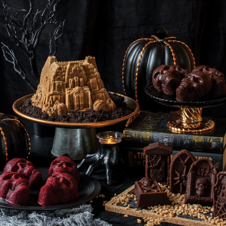 Haunted Skull Cakelet PanHaunted Skull Cakelet Pan - Image 11