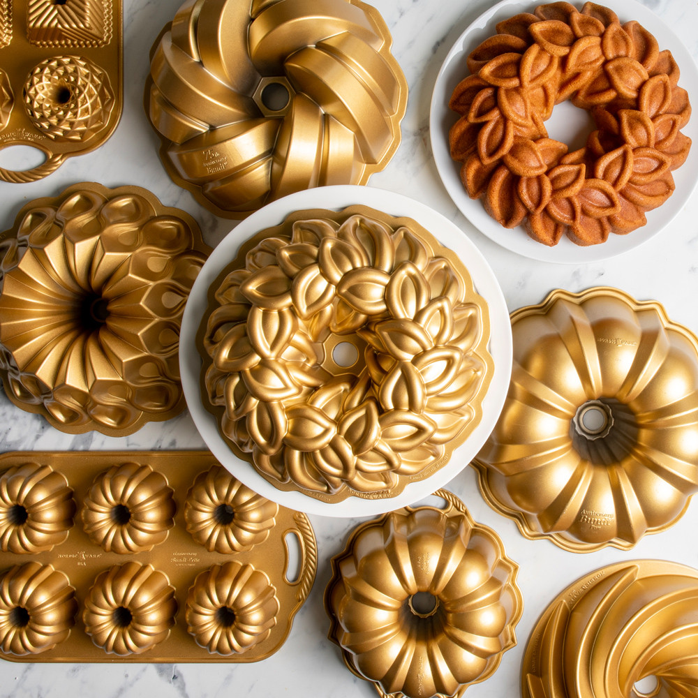 Laurel Wreath Bundt® PanLaurel Wreath Bundt® Pan - Image 10