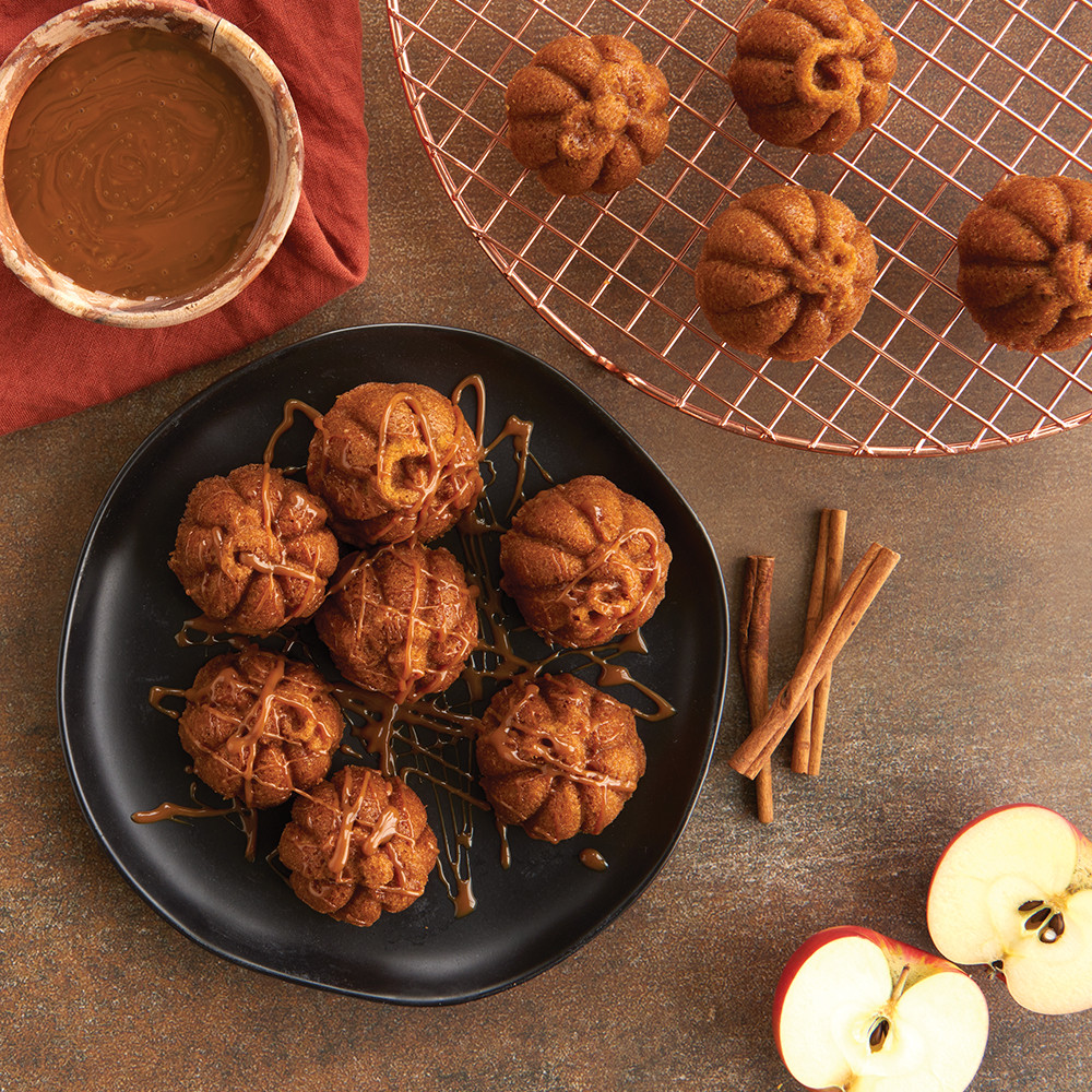 Lil' Pumpkin Cakelets PanLil' Pumpkin Cakelets Pan - Image 4