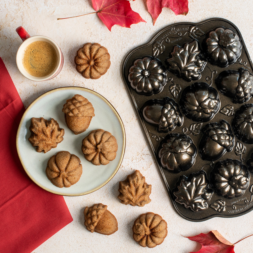 Autumn Delights Cakelet PanAutumn Delights Cakelet Pan - Image 2