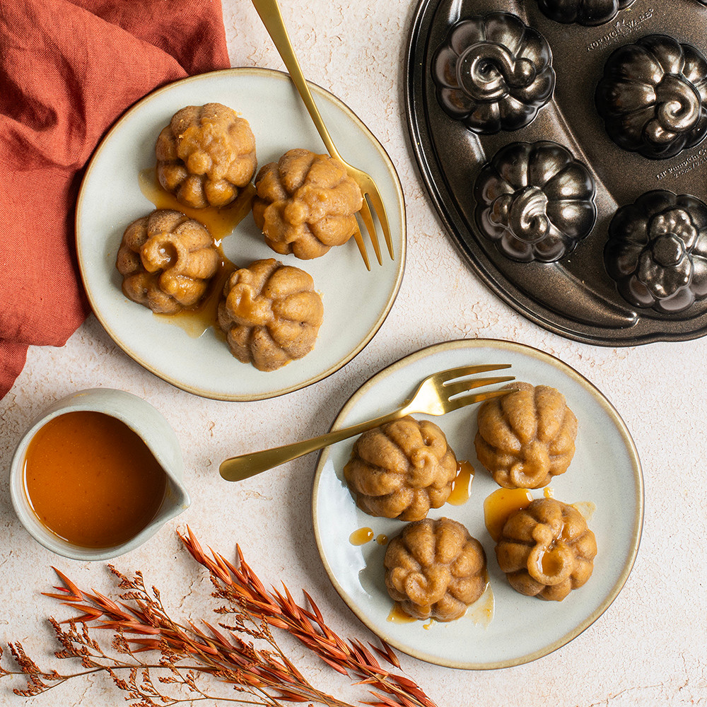 Lil' Pumpkin Cakelets PanLil' Pumpkin Cakelets Pan - Image 2