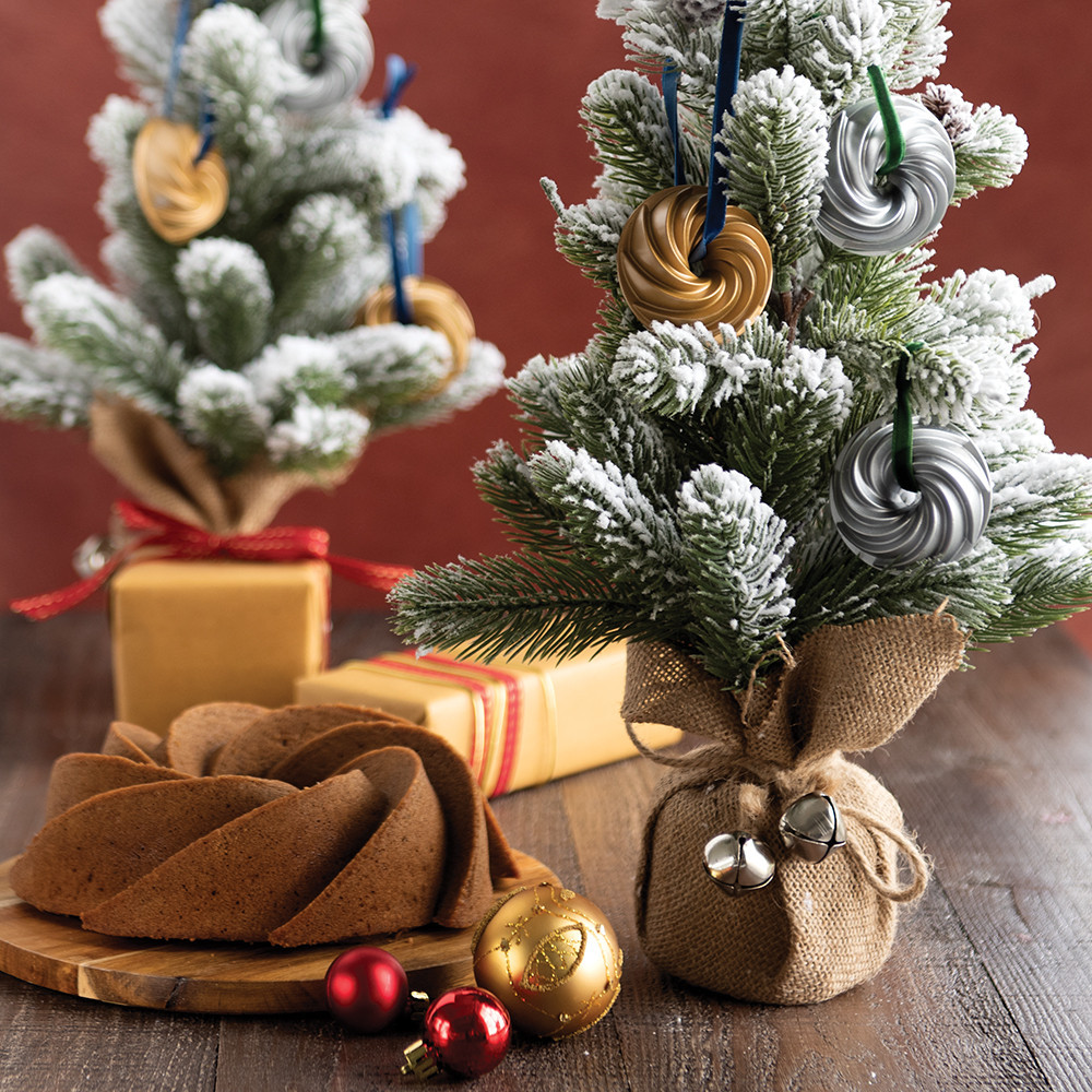 Set of 2 Collectible Ornaments, Heritage Bundt®Set of 2 Collectible Ornaments, Heritage Bundt® - Image 4